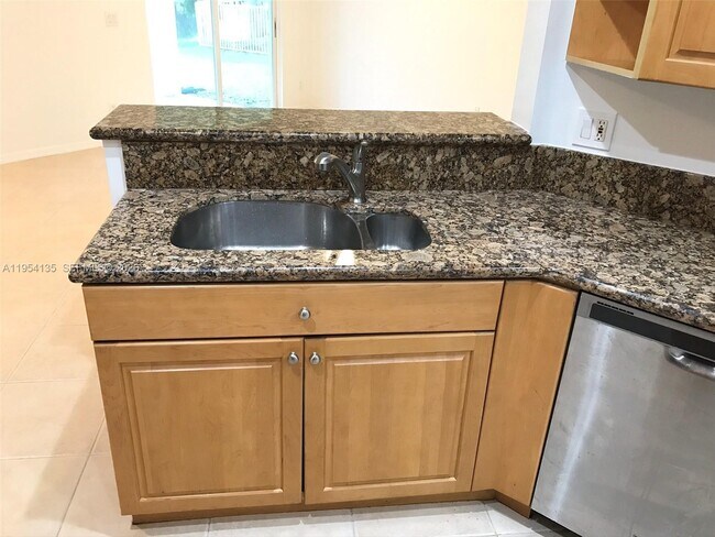 Foto del edificio - 19351 SW 61st St