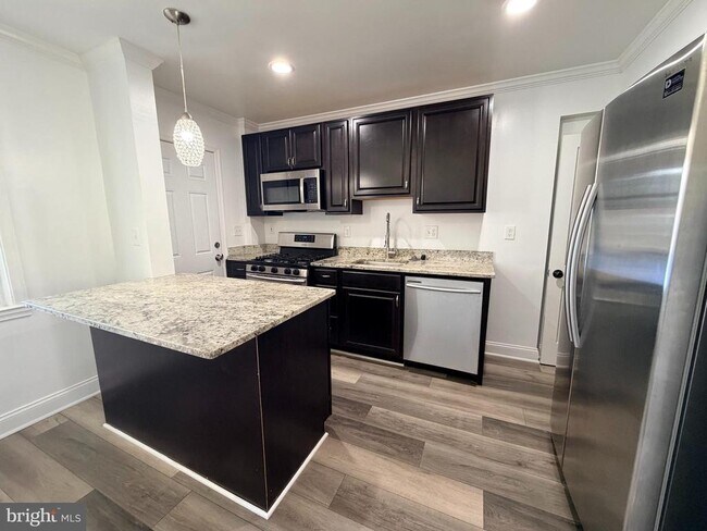 Foto del edificio - 7058 Eastbrook Ave