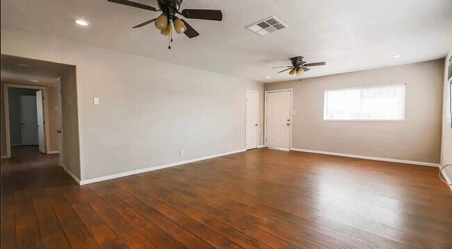 Building Photo - 1209 H St