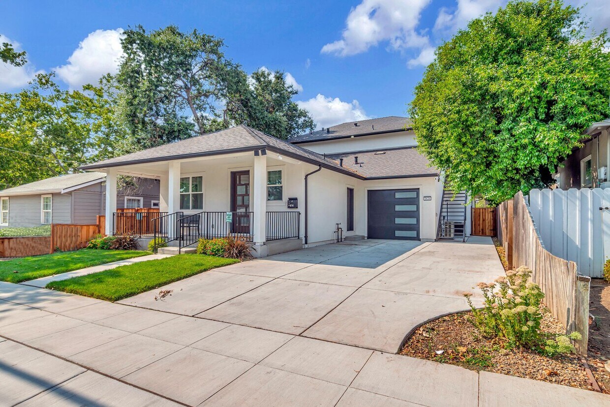 Foto principal - Fully Furnished 3BD/2BA Home with Solar – ...