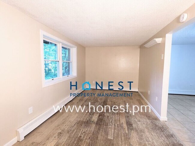 Foto del edificio - 1074 Hallowell Litchfield Rd