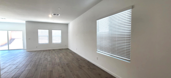Foto del edificio - 8120 Woodland Prairie Ave