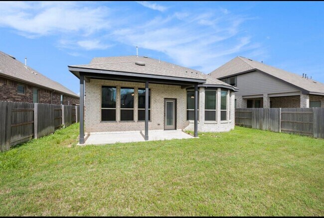 Foto del edificio - 7315 Buckthorn Holw Trl