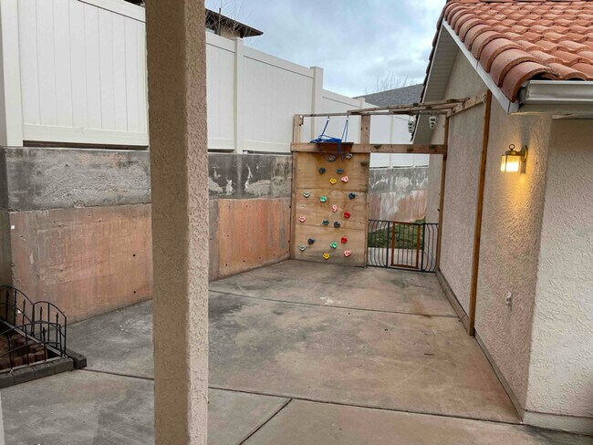 Foto del edificio - 550 Diagonal St