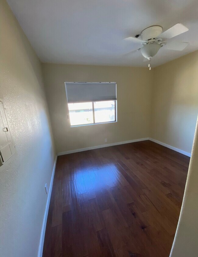 Foto del edificio - 5649 Lake Park Way