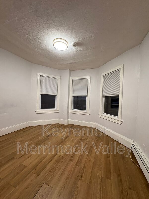 Foto del edificio - 58-60 Temple St 1st Fl