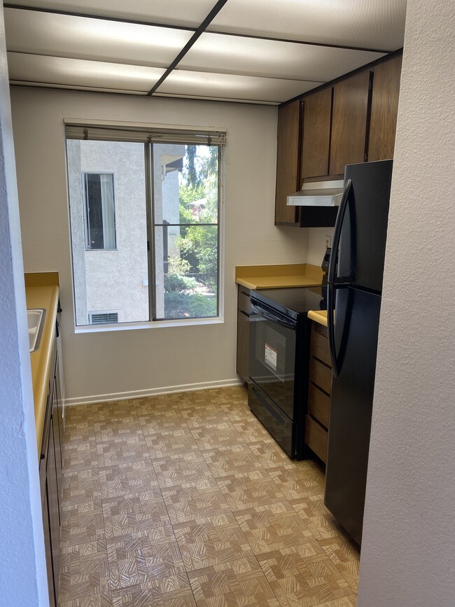 Kitchen - 14214 Summertime Ln