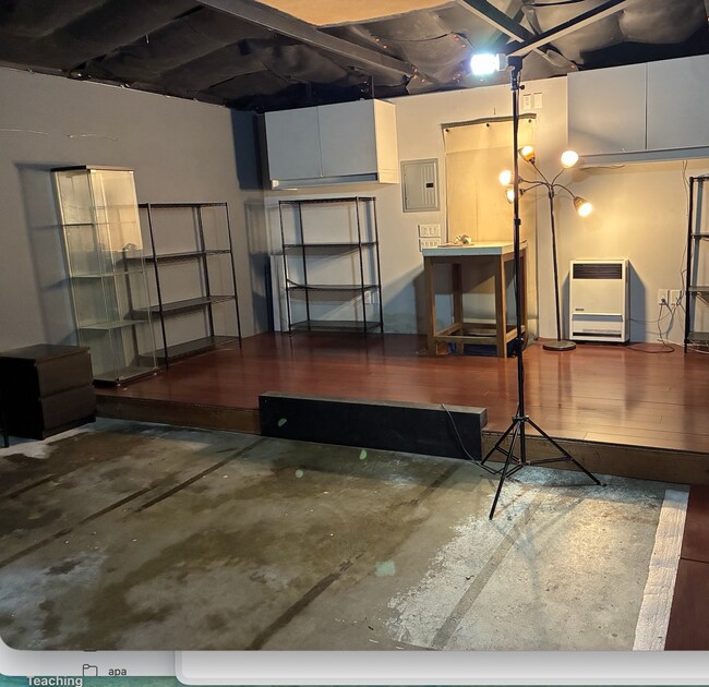 Extra: amplio despacho/trastero - 3580 Colonial Ave