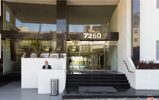 Foto del edificio - 7250 Franklin Ave