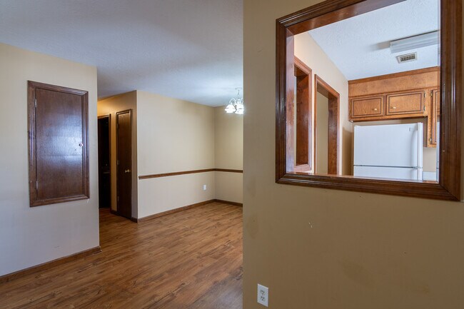 Building Photo - 303 6th Ave