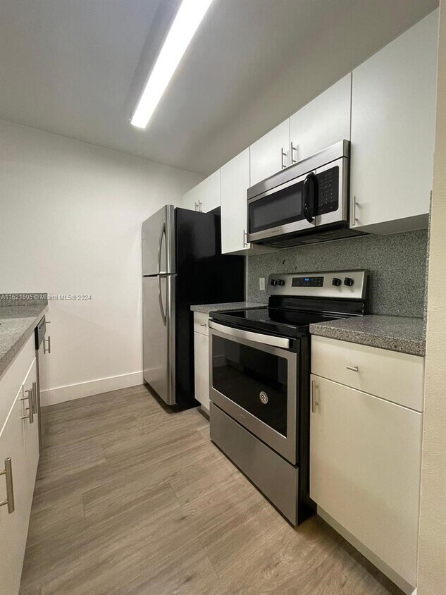 Foto principal - 8100 Geneva Ct