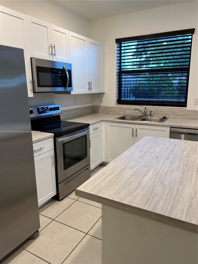Foto del edificio - 21065 NE 8th Ave