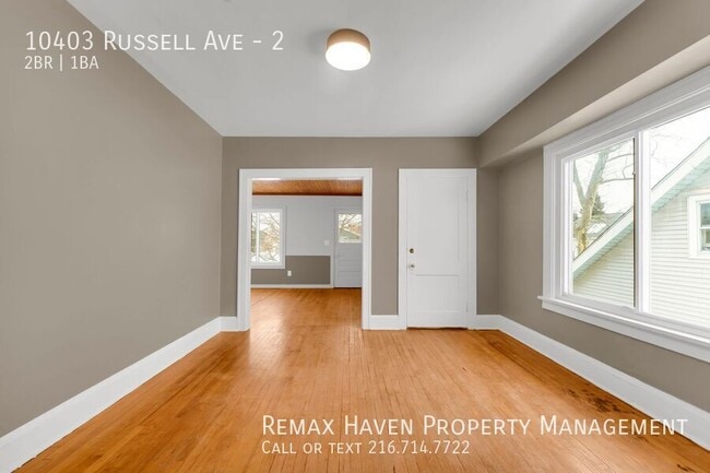 Foto del edificio - 10403 Russell Ave