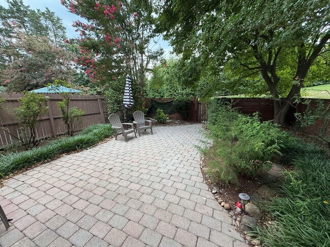 Foto del edificio - 4360 Greenberry Ln