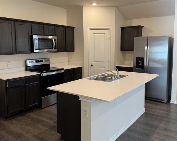 Foto del edificio - 300 Ginger Ave