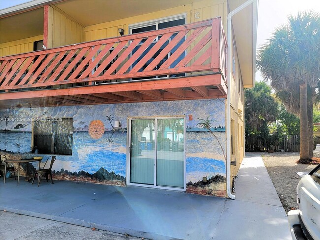 Building Photo - 307 S Ocean Dr