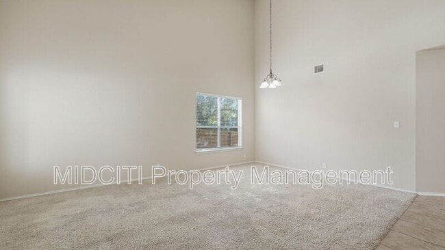 Building Photo - 622 Magdalena Ln