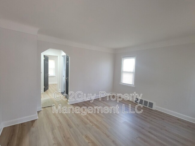 Building Photo - 19945 Greenview Ave