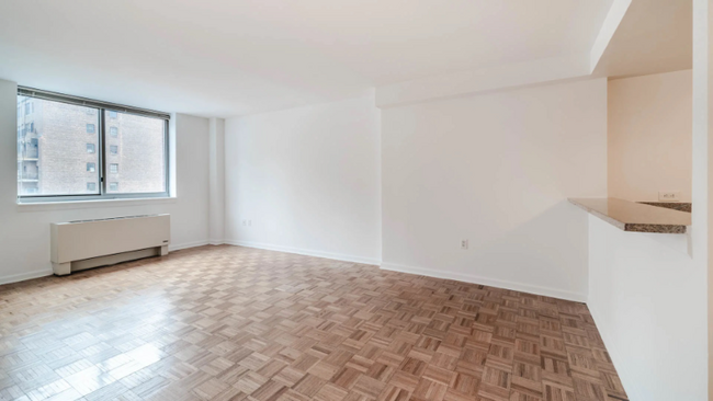Building Photo - 475 9th Ave