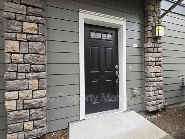 Building Photo - 10651 NE Red Wing Way