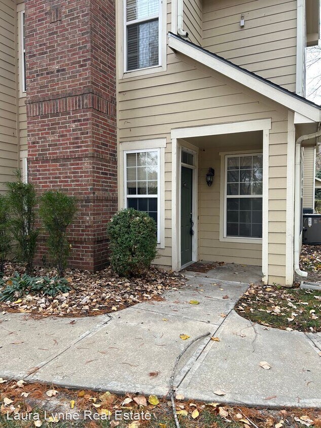 2 br, 2 bath House 6414 W 51st St. House Rental in Mission, KS