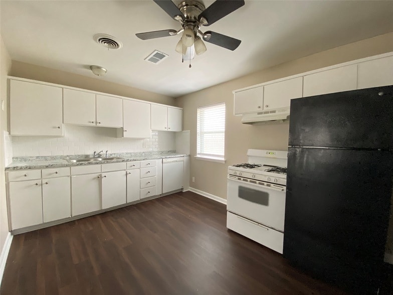 Primary Photo - 712 Juno Ln