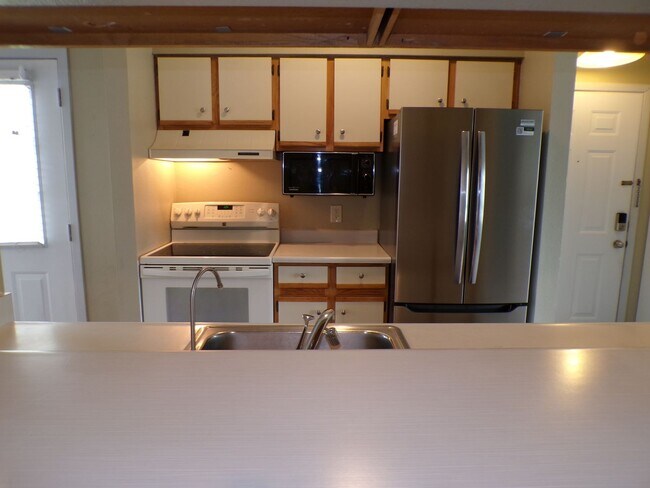 Foto del edificio - Charming 1 Bed, 1 Bath Main-Floor Condo in...