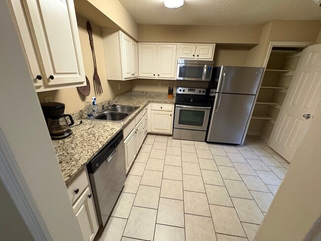 Photo - Furnished 2 Bedroom 1 Bath Apartment Close to Campus!