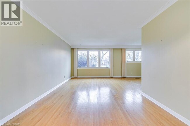 Photo du bâtiment - 664 Geneva Park Dr