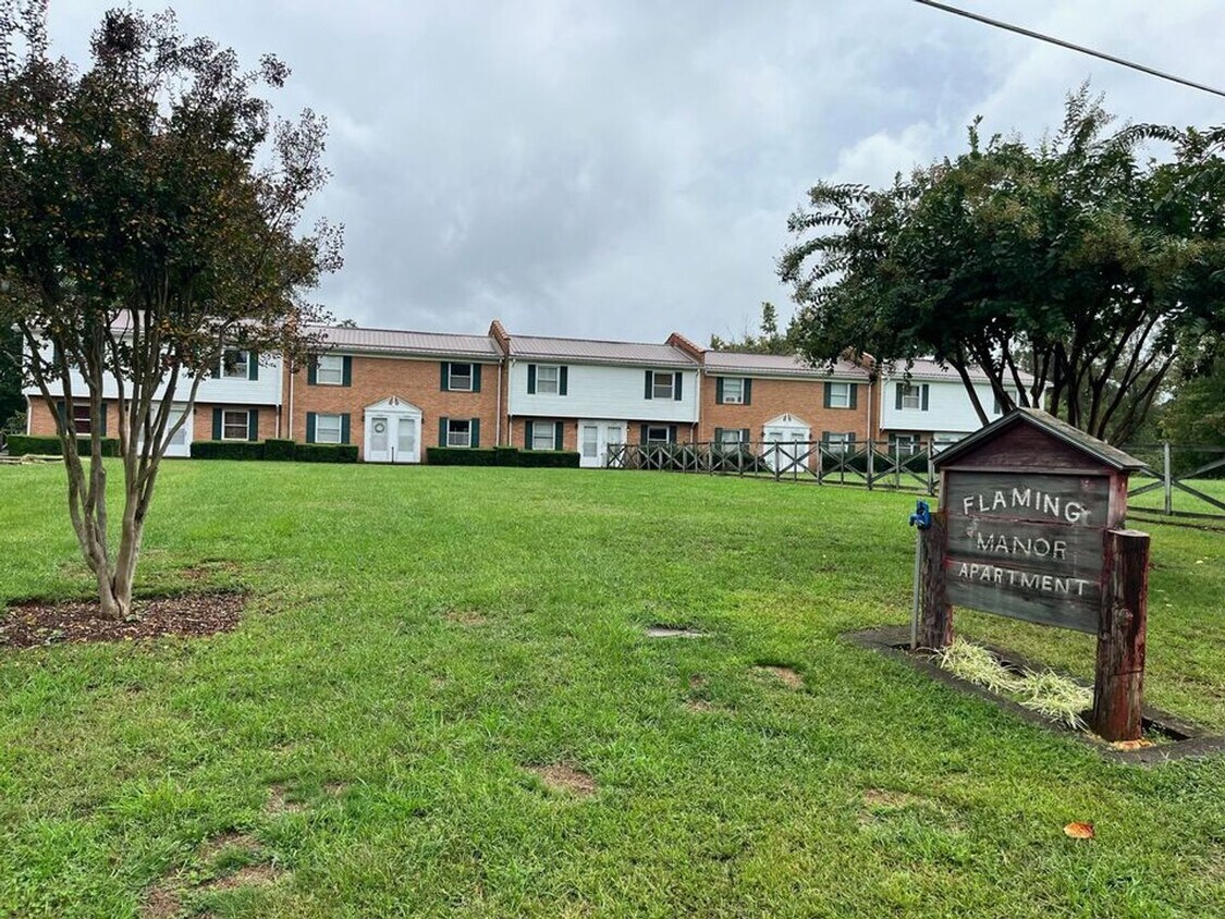 Primary Photo - Flaming Manor Apartments
