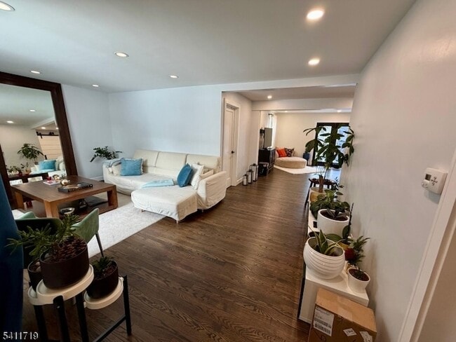 Foto del edificio - 321 Minute Arms Rd