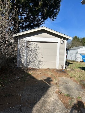 Building Photo - 908 Davis St