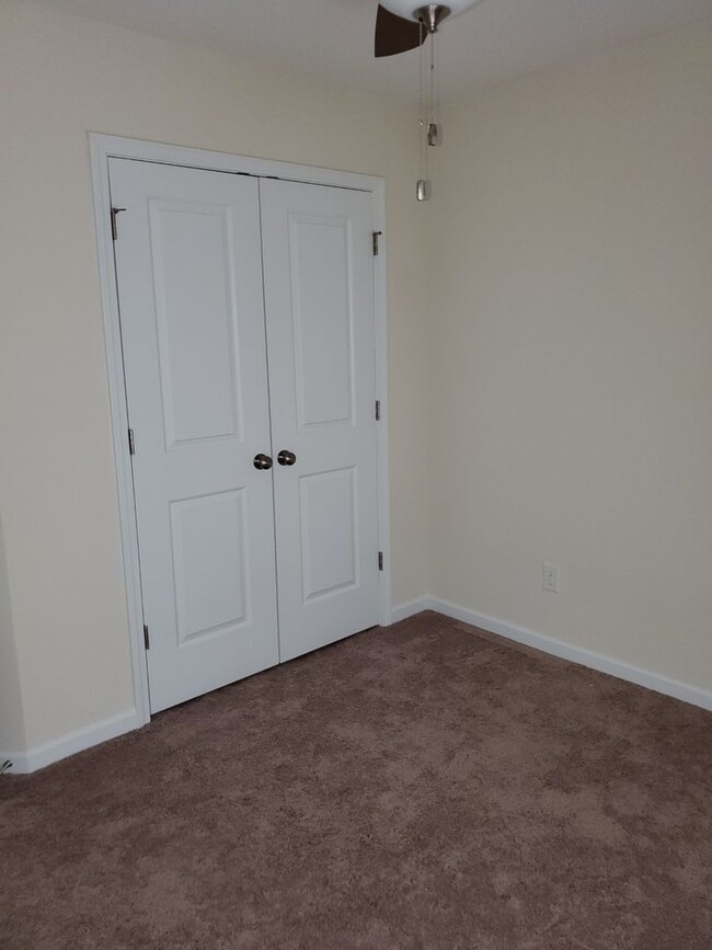 Building Photo - Beautiful 3 Bedroom 2.5 Bath Home Brooklan...