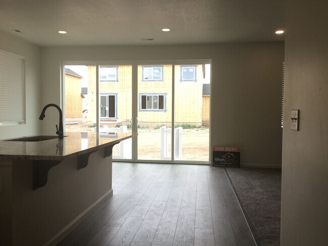Foto del edificio - 3 bdrm 2 1/2 bath Home- Small Dog Friendly