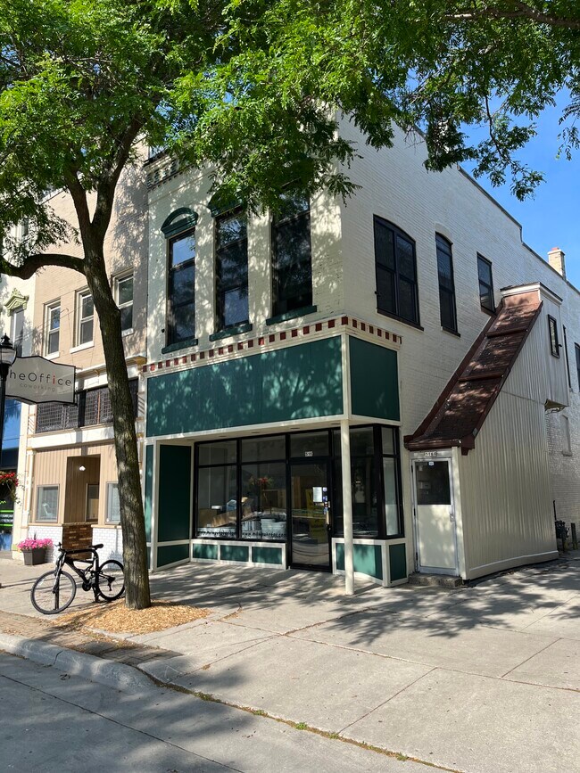 Street View - 516 N 8th St