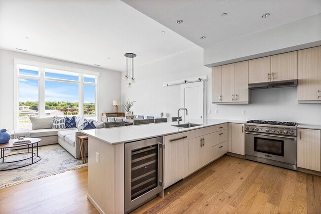 Building Photo - 10 Shipyard Dr