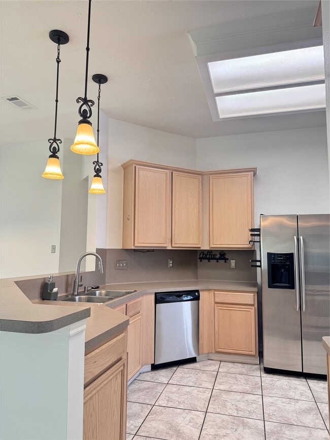 Foto del edificio - 3210 Woodcreek Glen Ln