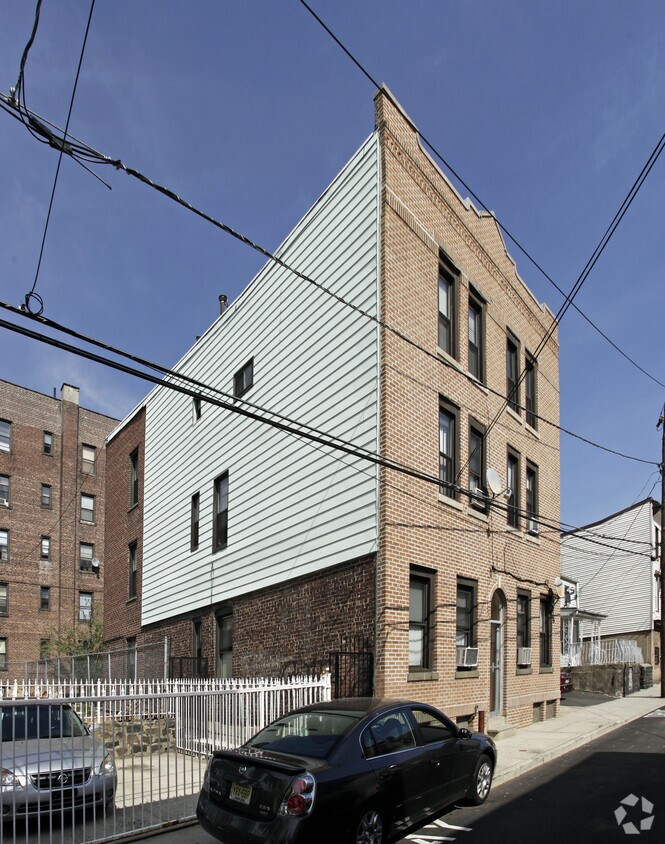 Building Photo - 526 Lincoln St