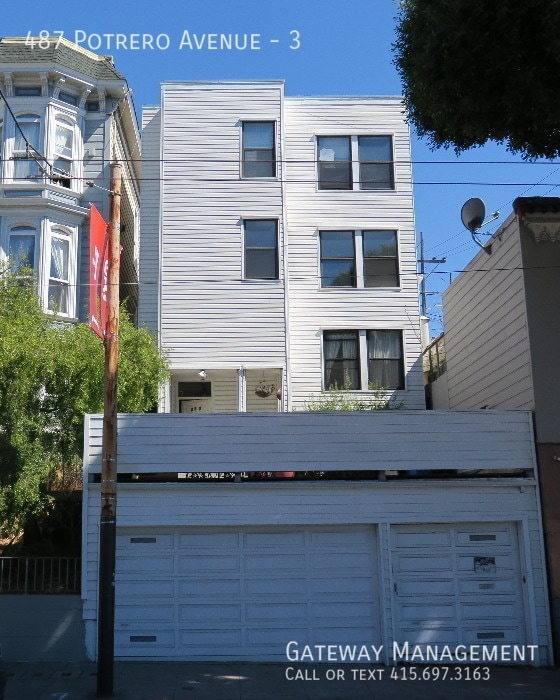 Building Photo - Sunny, Spacious Top Floor 2 BR, 2 BA condo...