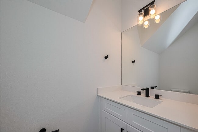 Foto del edificio - 1340 W 24th St