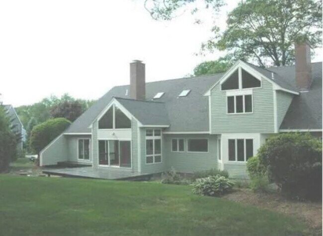 Building Photo - 130 E Emerson Rd