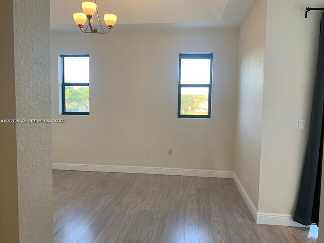 Building Photo - 649 NE 33rd Terrace