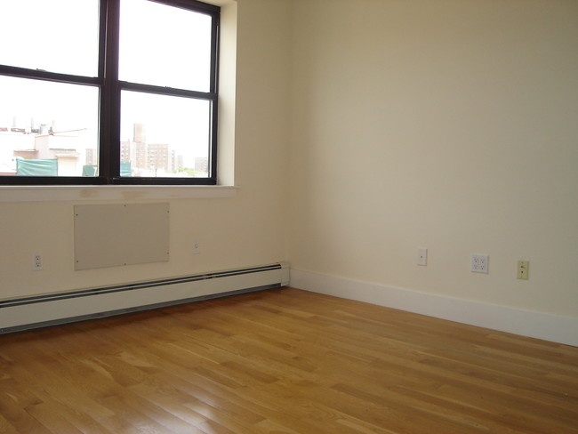 Building Photo - Madera