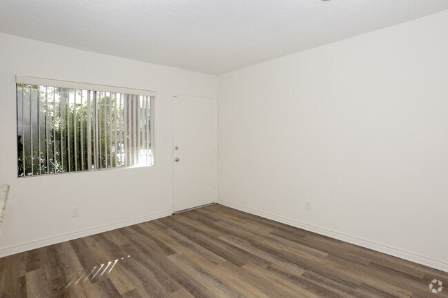 1BR, 1BA - 650 SF - Stratford Apartments
