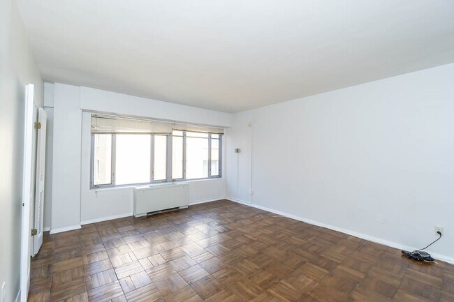 Foto del edificio - 1711 Massachusetts Ave NW