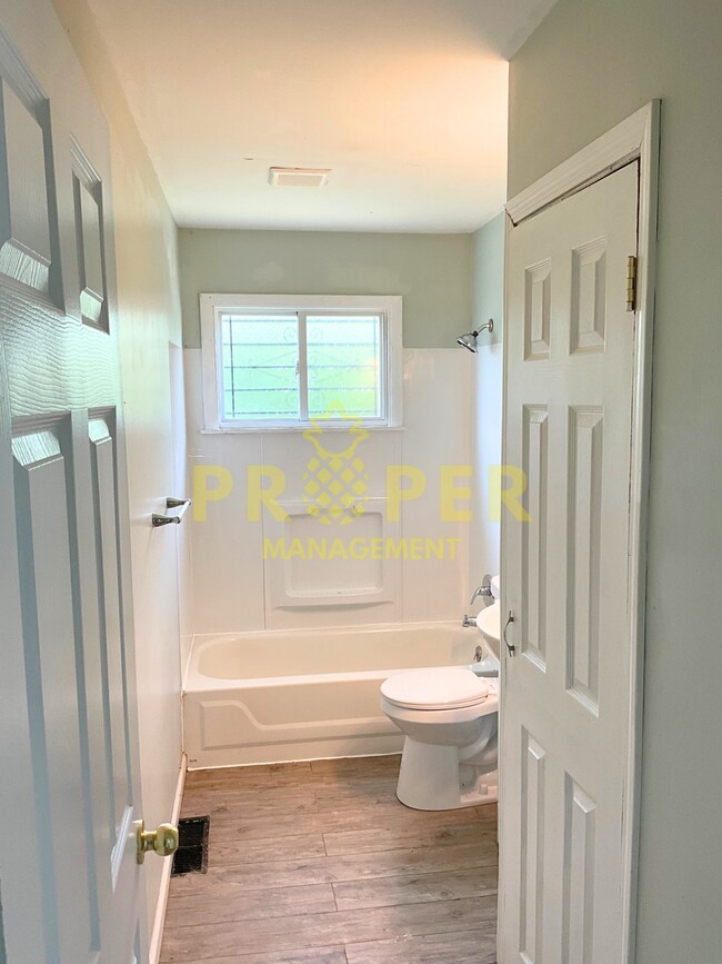 Foto del edificio - 3 bedrooms 1 bathrooms house for rent