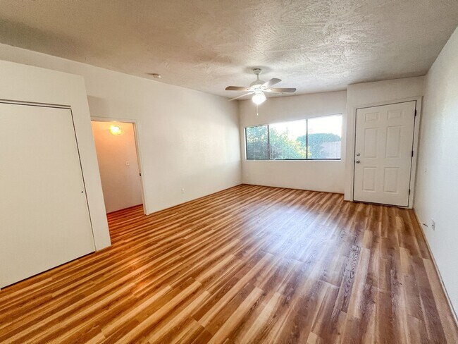 Foto del edificio - 2587 Quirt Cir