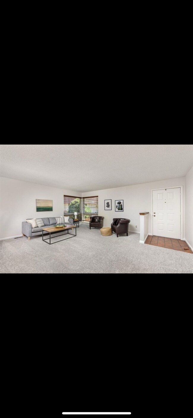 Living room - 1410 S Troy St
