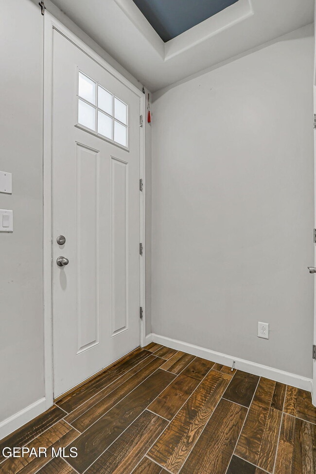 Foto del edificio - 6061 Cinnamon Pk St