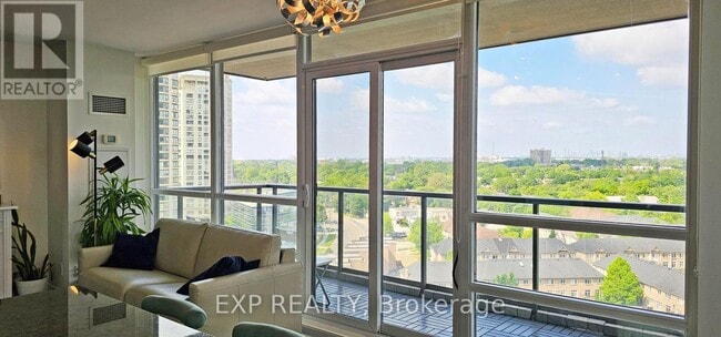 Photo du bâtiment - 604-2240-2240 Lake Shore Blvd W
